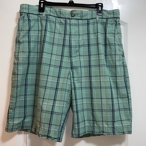 Men’s green plaid shorts